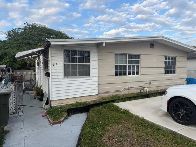 $1,750 | 34 Southwest 5th Street, Unit 2, Hallandale Beach, FL 33009