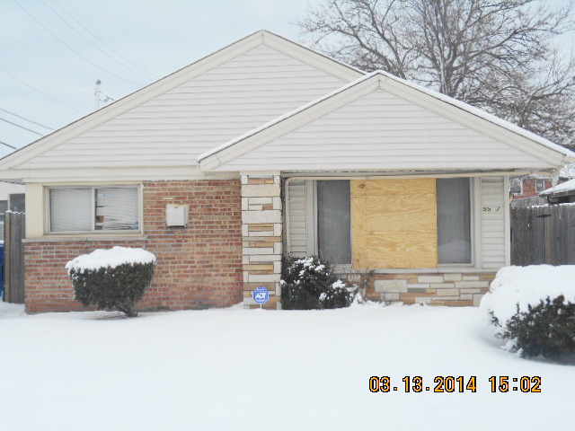 9517 South Bennett Avenue Chicago, IL 60617 - Photo 1 of 1 a front view of a house with a garden