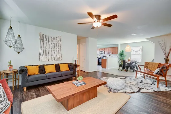 $2,303 | 6807 Alum Rock Lane, Houston, TX 77048