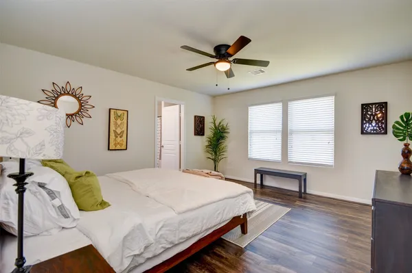 $2,303 | 6807 Alum Rock Lane, Houston, TX 77048