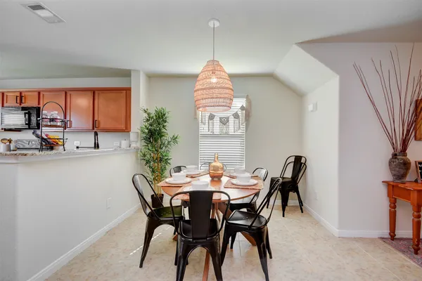 $2,303 | 6807 Alum Rock Lane, Houston, TX 77048