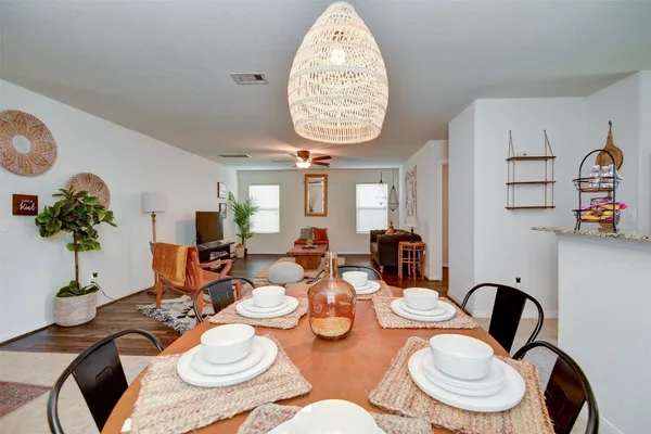 $2,303 | 6807 Alum Rock Lane, Houston, TX 77048