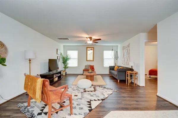 $2,303 | 6807 Alum Rock Lane, Houston, TX 77048