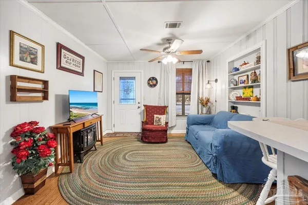 $1,600 | 5490 Berryhill Road, Milton, FL 32570