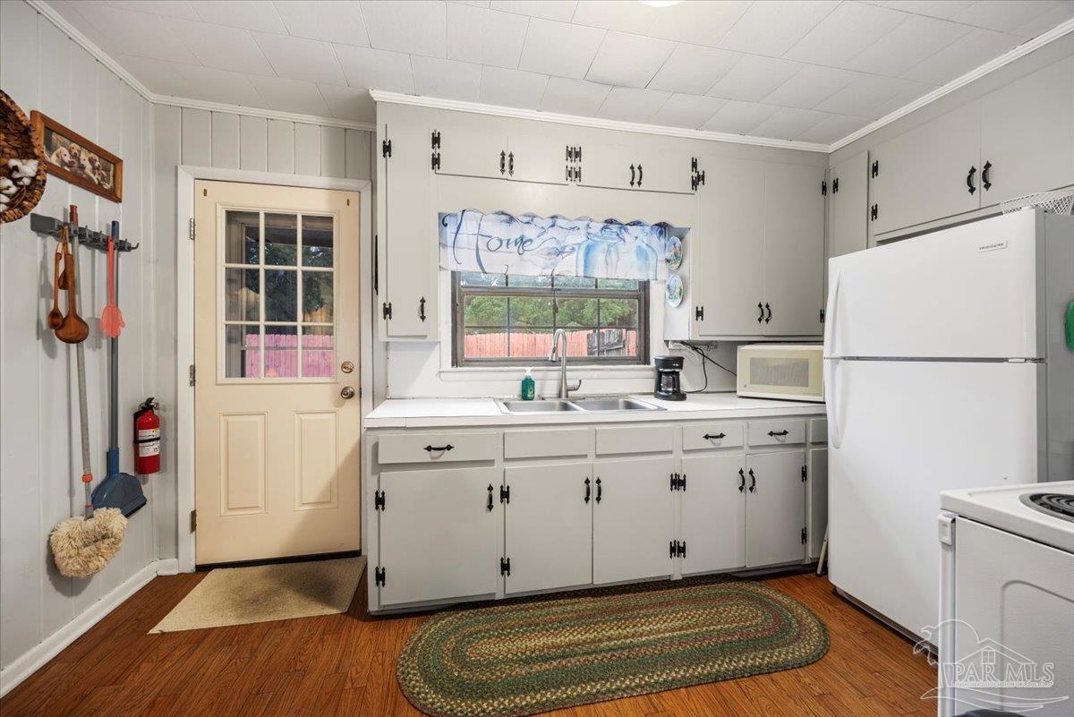 5490 Berryhill Road Milton, FL 32570 - Photo 7 of 27