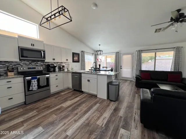 $2,500 | 13610 North 82nd Avenue, Peoria, AZ 85381