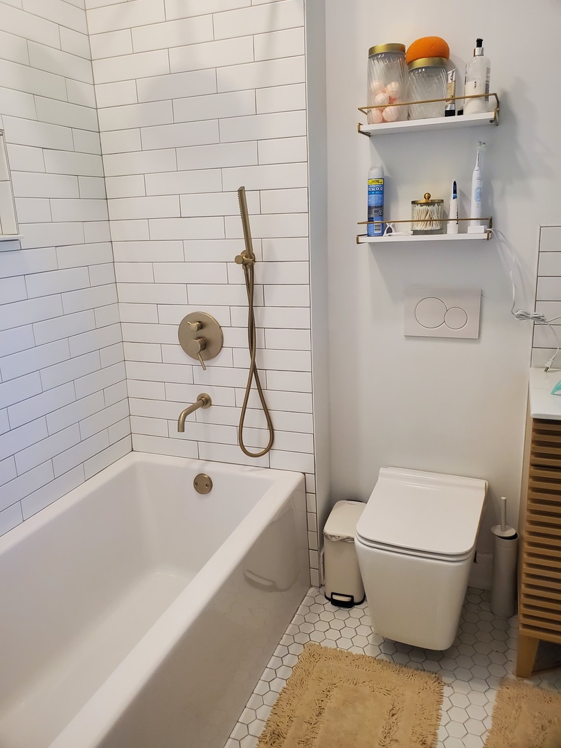 4-a94 Springfield Drive Apple River, IL 61001 - Photo 27 of 35 a bathroom with a toilet and a bathtub