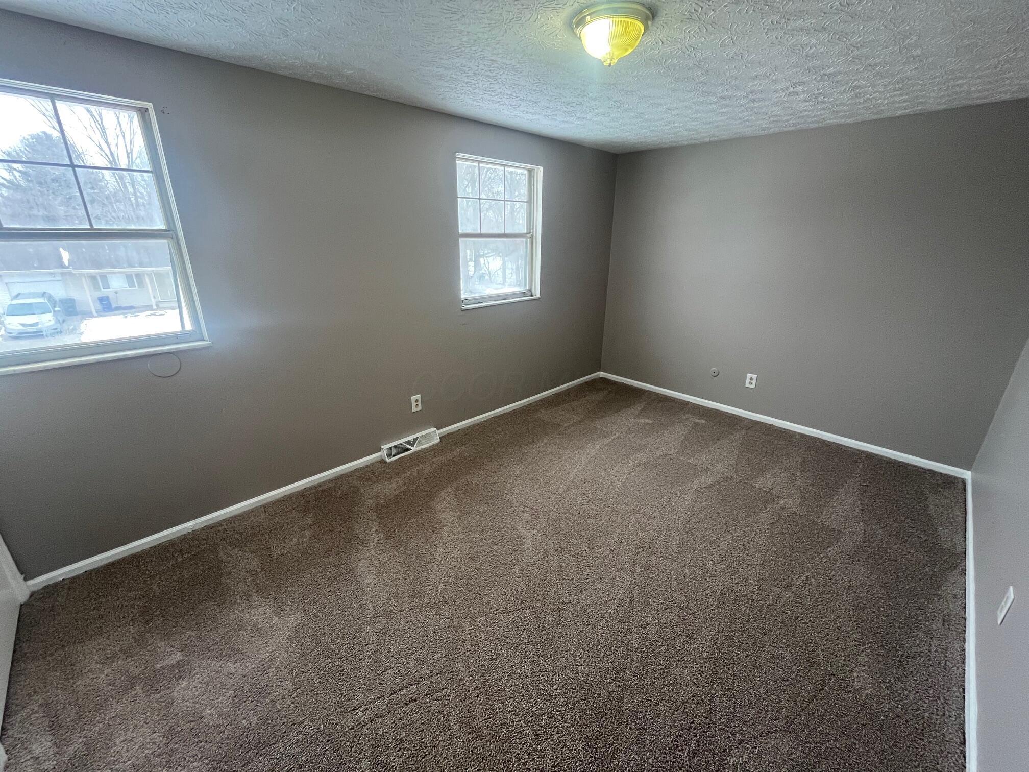 2621 Woodsedge Road Columbus, OH 43224 - Photo 10 of 13