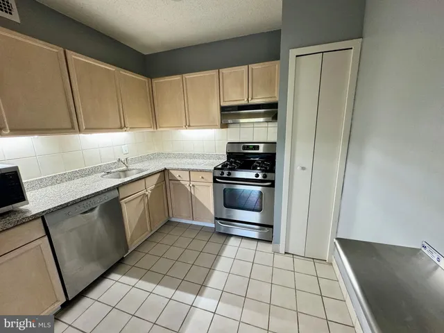 a view of an outdoor space with garden