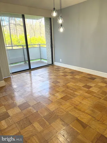 a view of a yard in front of house