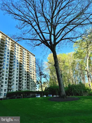 a kitchen with lots of counter top space
