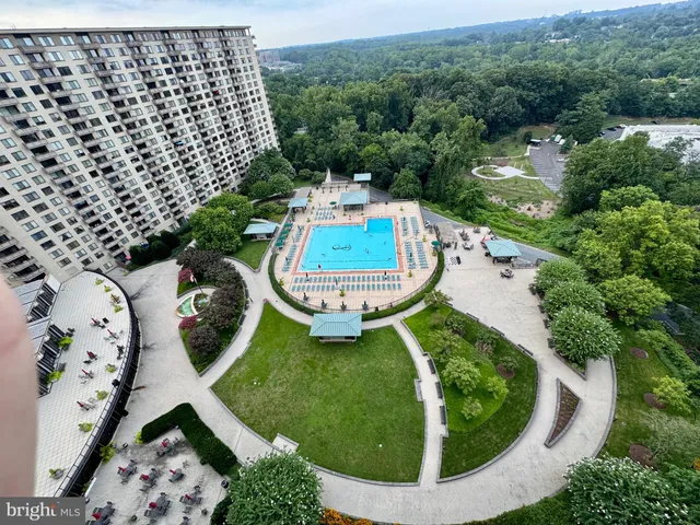 $1,900 | 5225 Pooks Hill Road, Unit B24N, Bethesda, MD 20814