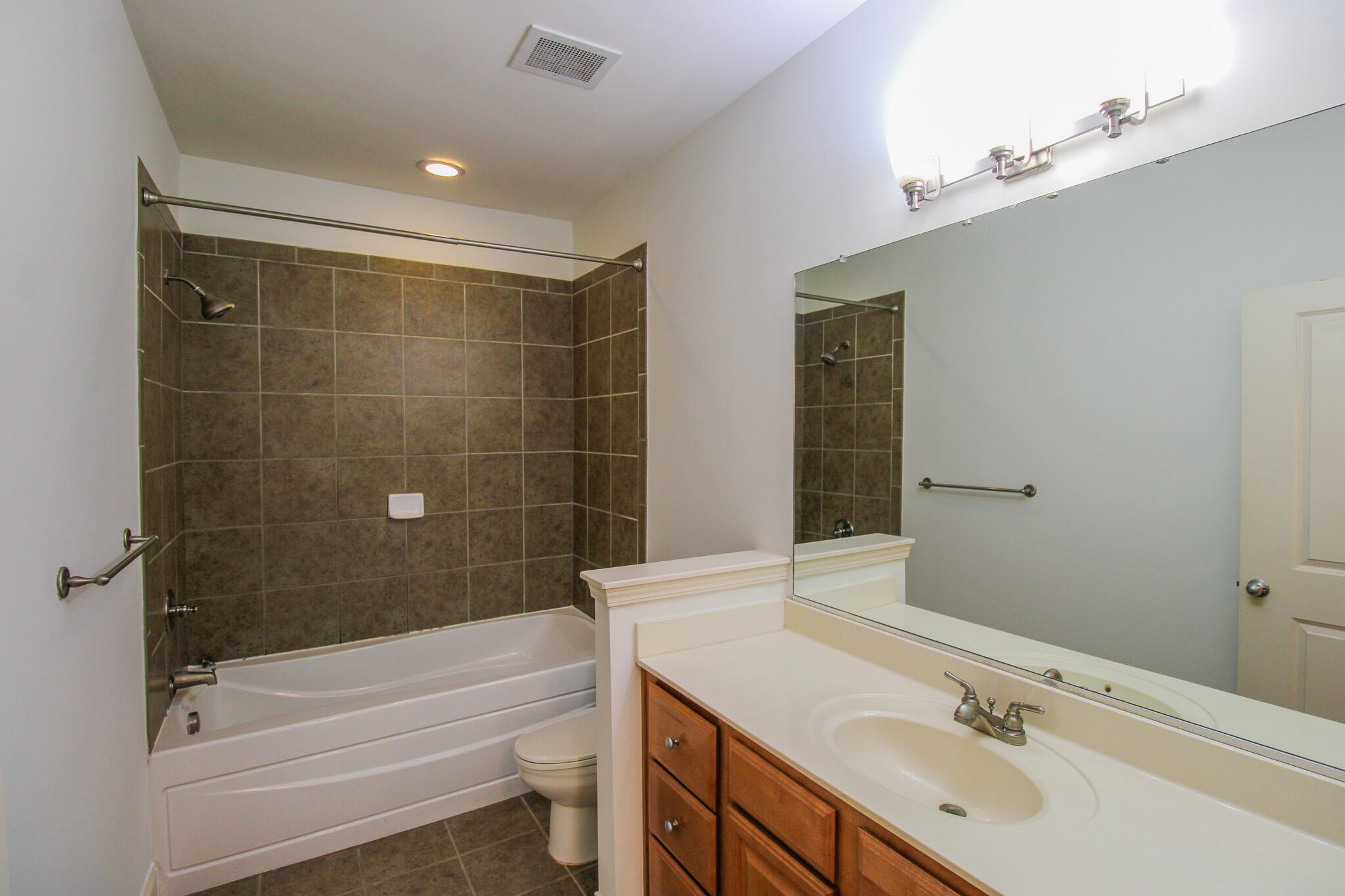 1900 Belle Isle Avenue, Unit 102 Mount Pleasant, SC 29464 - Photo 11 of 17 IMG_6284