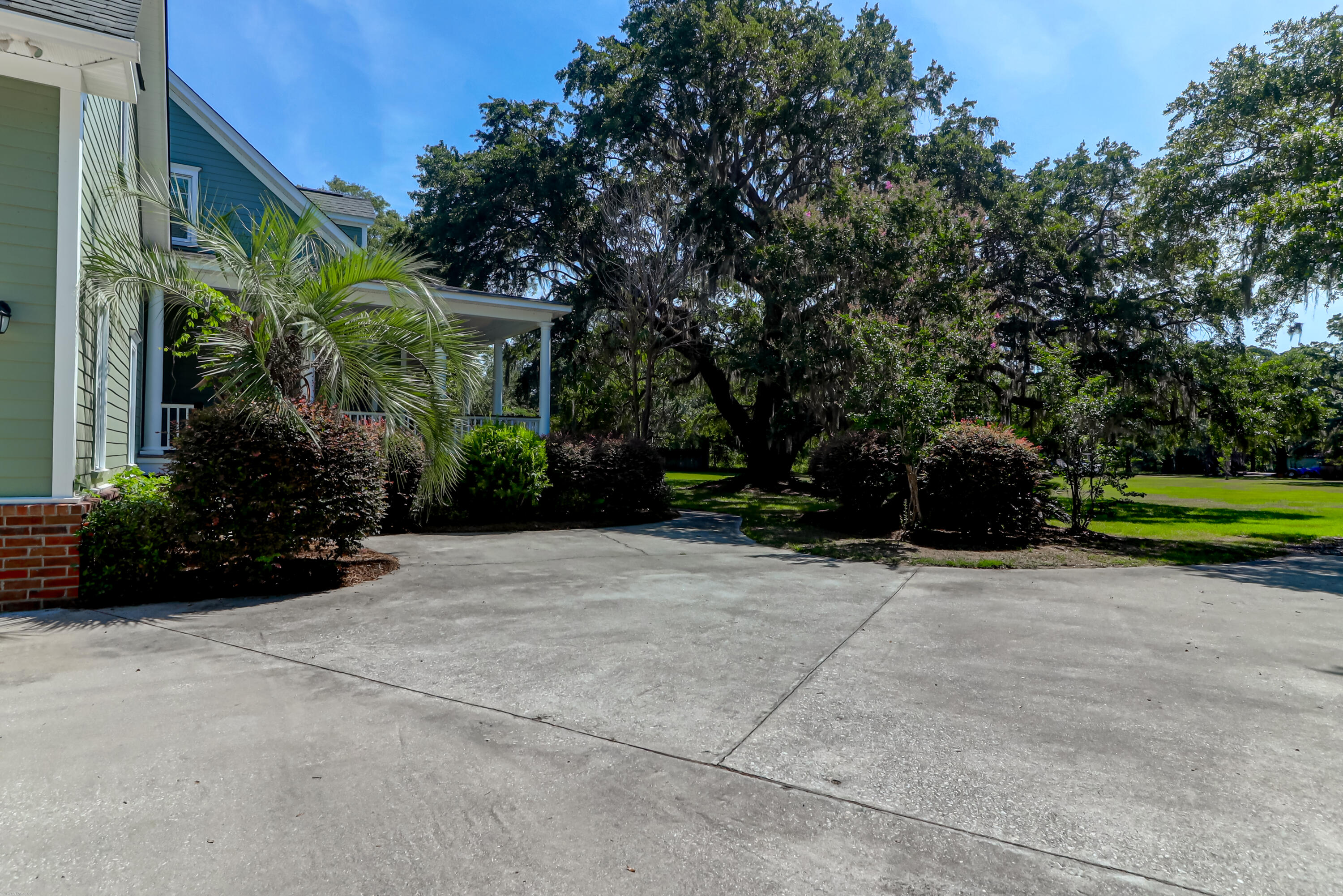 2630 Rifle Range Road Mount Pleasant, SC 29466 - Photo 25 of 77 Driveway