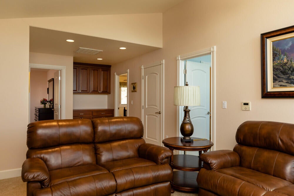4426 Murrelet Road Klamath Falls, OR 97601 - Photo 35 of 54 Game/Media room upper level
