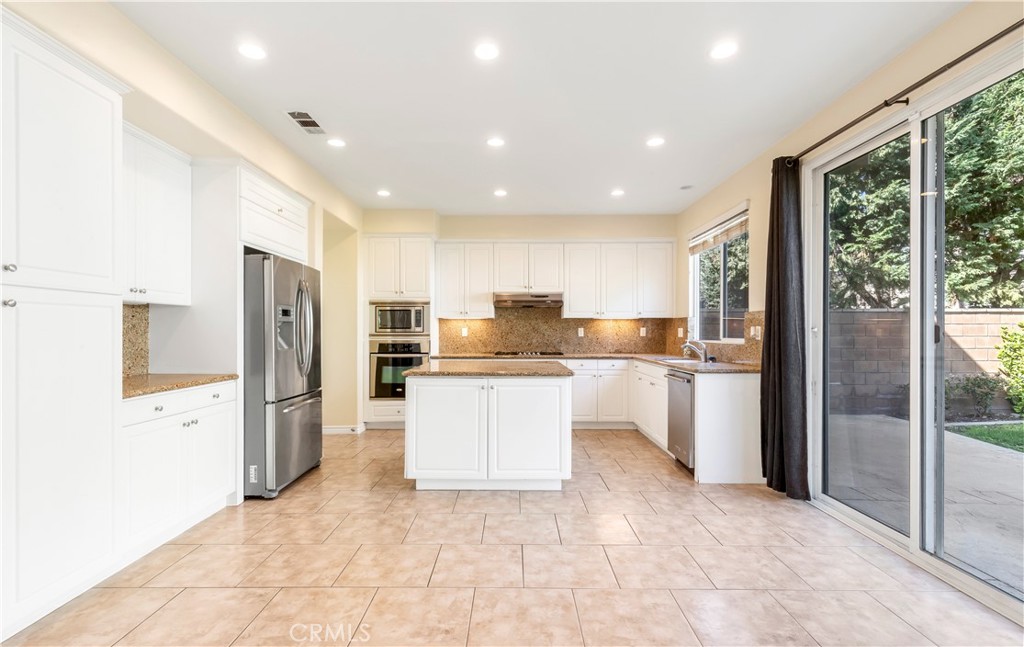 87 Fringe Tree Irvine, CA 92606 - Photo 7 of 24 Kitchen