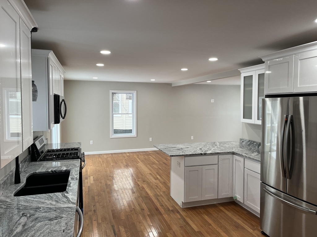18 Crane Street Springfield, MA 01104 - Photo 8 of 23 Gallery Image 8