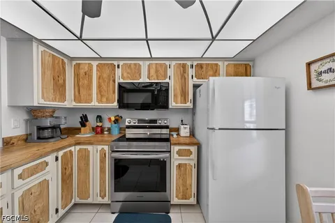 $199,900 | 3631 Southeast 10th Avenue, Unit 102, Cape Coral, FL 33904