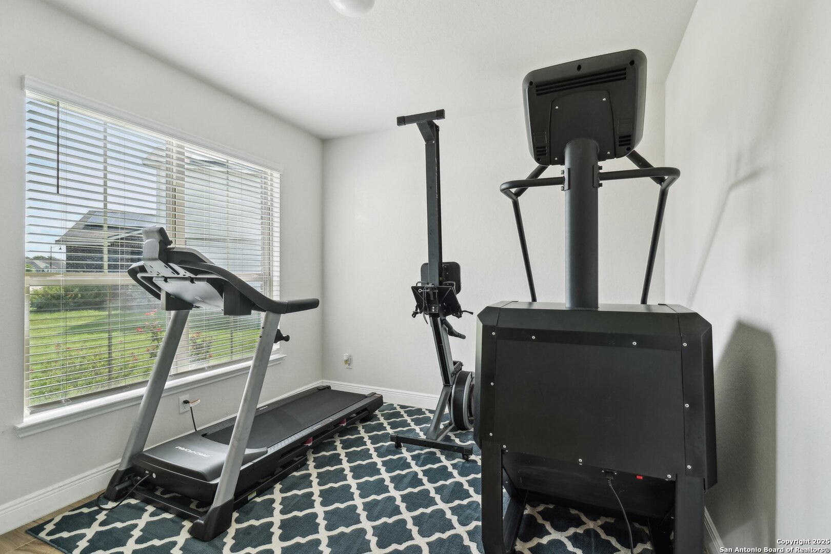 402 Devnet Cibolo, TX 78108 - Photo 13 of 32 a room with gym equipment and windows