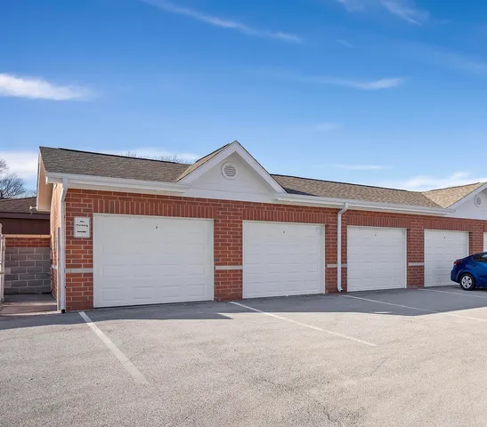 $260,000 | 17212 Oak Park Avenue, Unit 2SE, Tinley Park, IL 60477