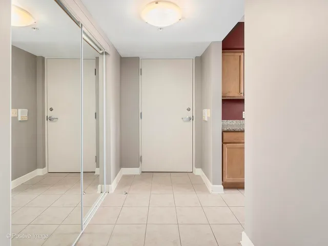 $260,000 | 17212 Oak Park Avenue, Unit 2SE, Tinley Park, IL 60477