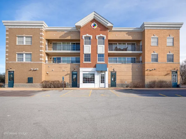 $260,000 | 17212 Oak Park Avenue, Unit 2SE, Tinley Park, IL 60477