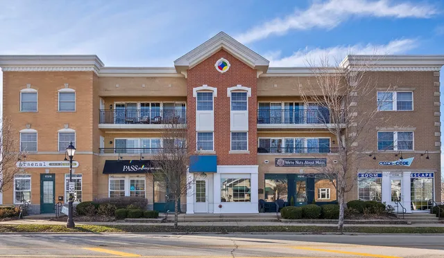 $260,000 | 17212 Oak Park Avenue, Unit 2SE, Tinley Park, IL 60477