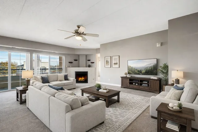 $260,000 | 17212 Oak Park Avenue, Unit 2SE, Tinley Park, IL 60477