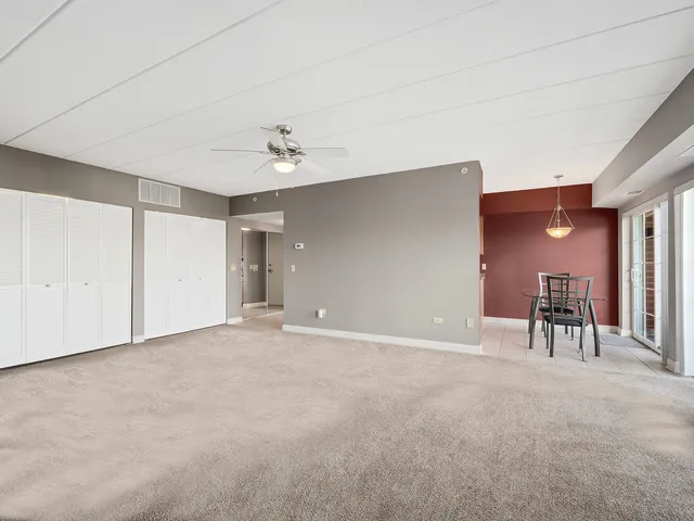 $260,000 | 17212 Oak Park Avenue, Unit 2SE, Tinley Park, IL 60477