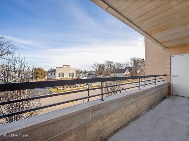 $260,000 | 17212 Oak Park Avenue, Unit 2SE, Tinley Park, IL 60477