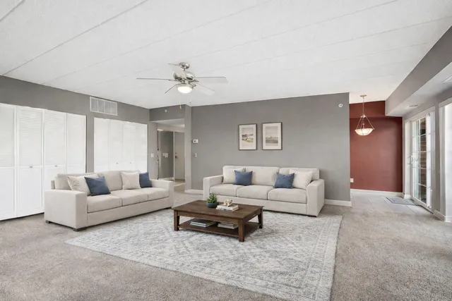 $260,000 | 17212 Oak Park Avenue, Unit 2SE, Tinley Park, IL 60477