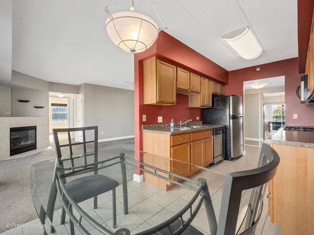 $260,000 | 17212 Oak Park Avenue, Unit 2SE, Tinley Park, IL 60477