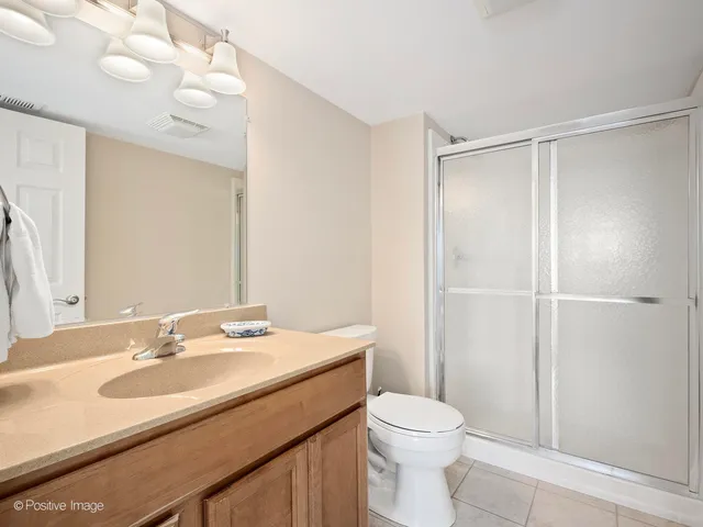 $260,000 | 17212 Oak Park Avenue, Unit 2SE, Tinley Park, IL 60477