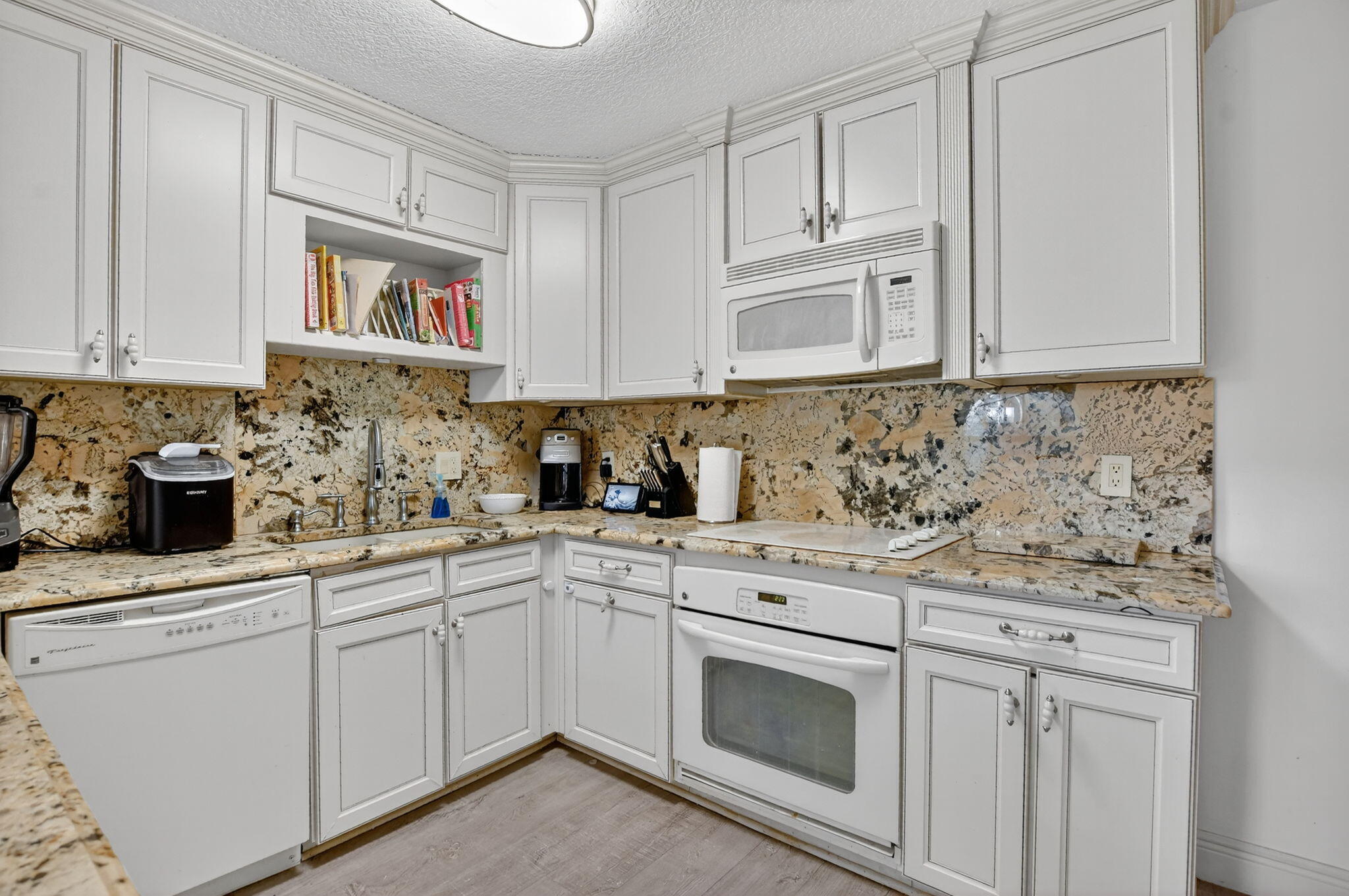 6675 Montego Bay Boulevard, Unit D Boca Raton, FL 33433 - Photo 10 of 57 25-web-or-mls-DSC_8627