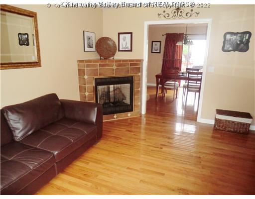 16 Cloverleaf Street Winfield, WV 25213 - Photo 3 of 16 Living Room.