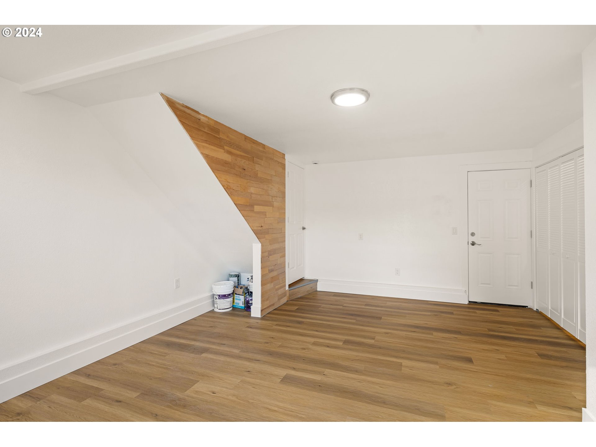 3880 South F Street Springfield, OR 97478 - Photo 30 of 42 a view of empty room with wooden floor