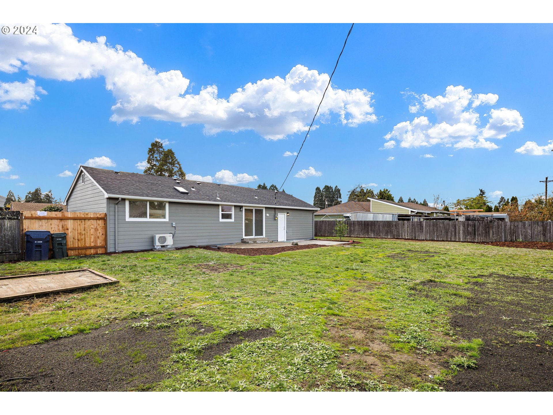 3880 South F Street Springfield, OR 97478 - Photo 39 of 42 a view of a house with a big yard