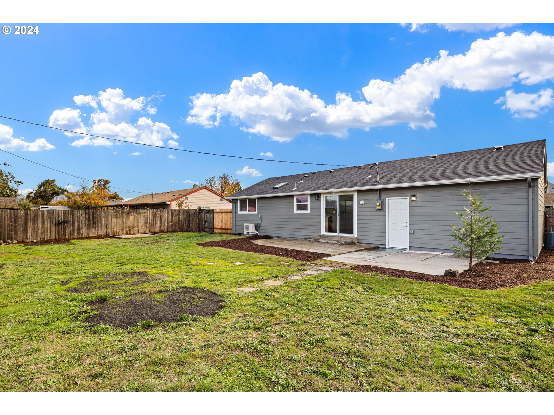 3880 South F Street Springfield, OR 97478 - Photo 40 of 42 a view of a house with a yard
