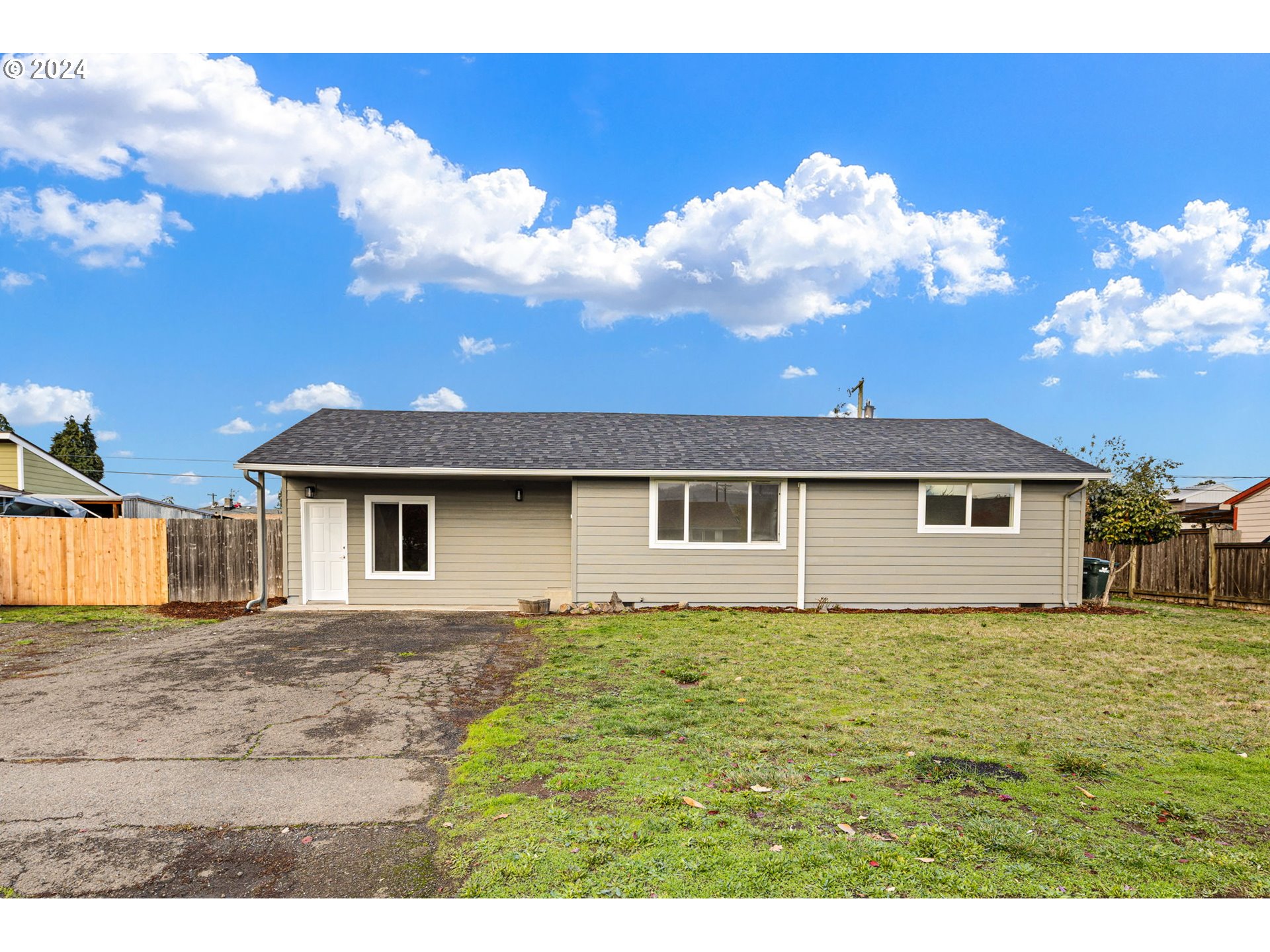 3880 South F Street Springfield, OR 97478 - Photo 5 of 42 a view of a house with a yard