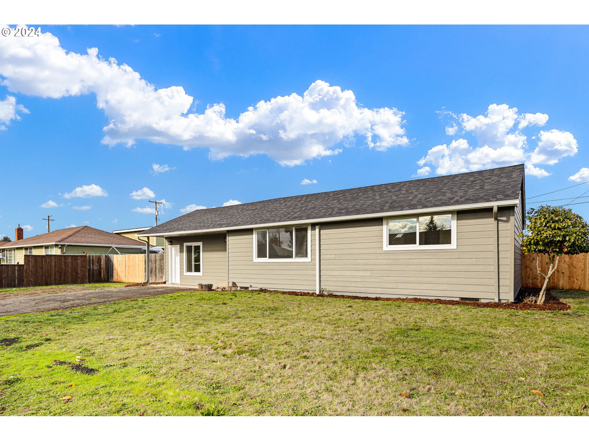 3880 South F Street Springfield, OR 97478 - Photo 6 of 42 a house view with a backyard space
