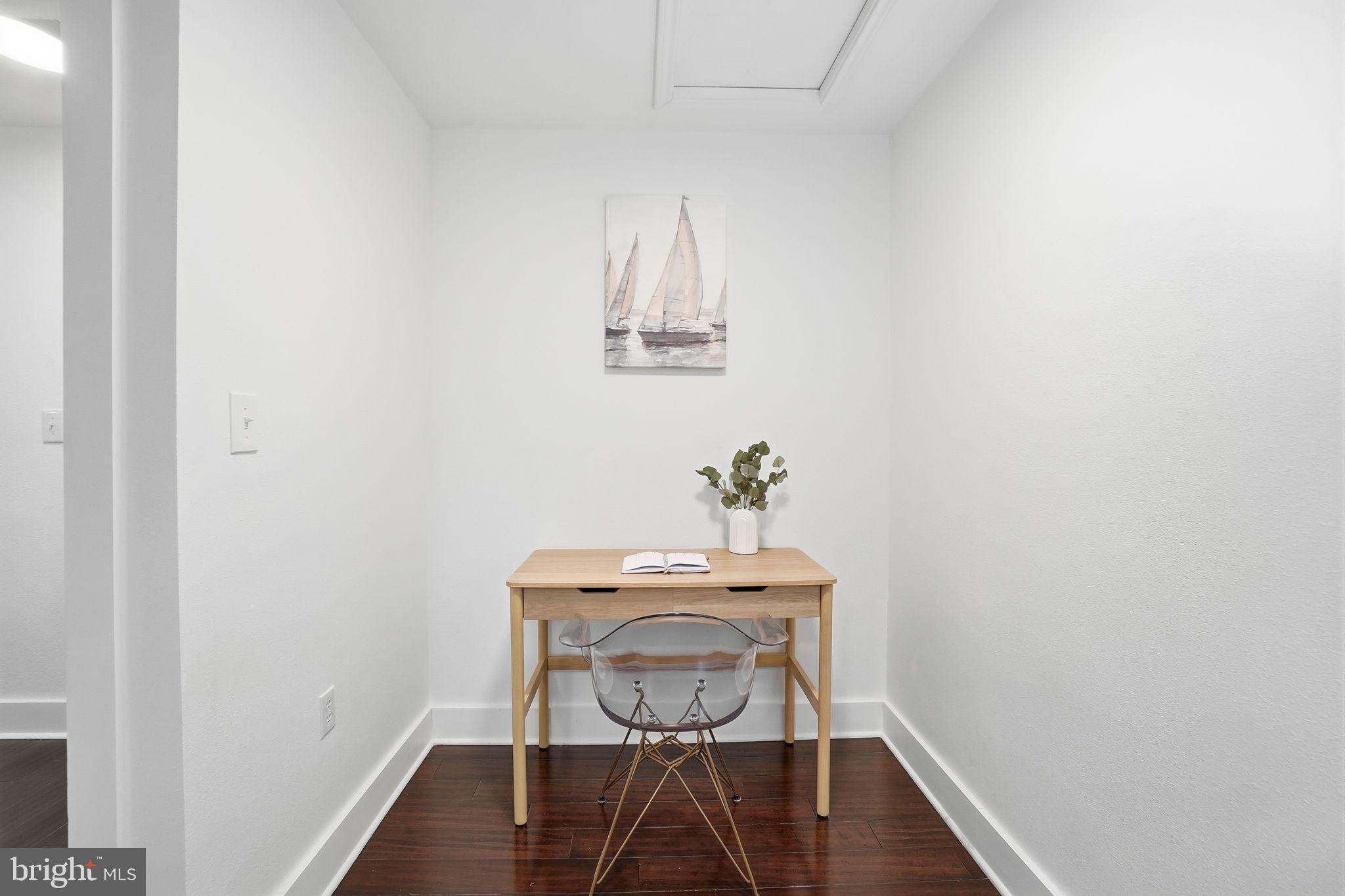 20960 Timber Ridge Terrace, Unit 303 Ashburn, VA 20147 - Photo 16 of 32 Office or flexible space