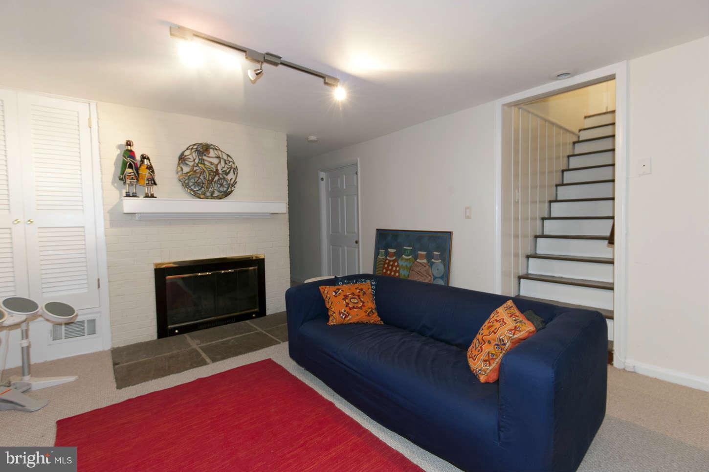 1501 Sanford Road Silver Spring, MD 20902 - Photo 14 of 24 Family Room