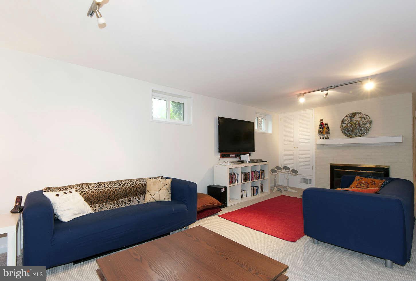 1501 Sanford Road Silver Spring, MD 20902 - Photo 15 of 24 Family Room