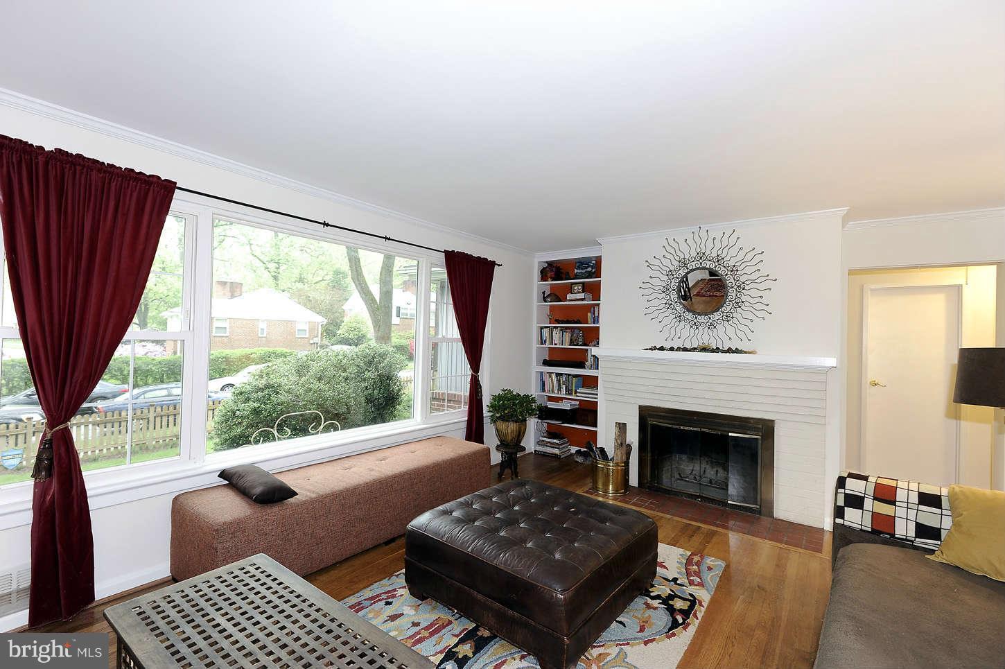 1501 Sanford Road Silver Spring, MD 20902 - Photo 5 of 24 Living Room