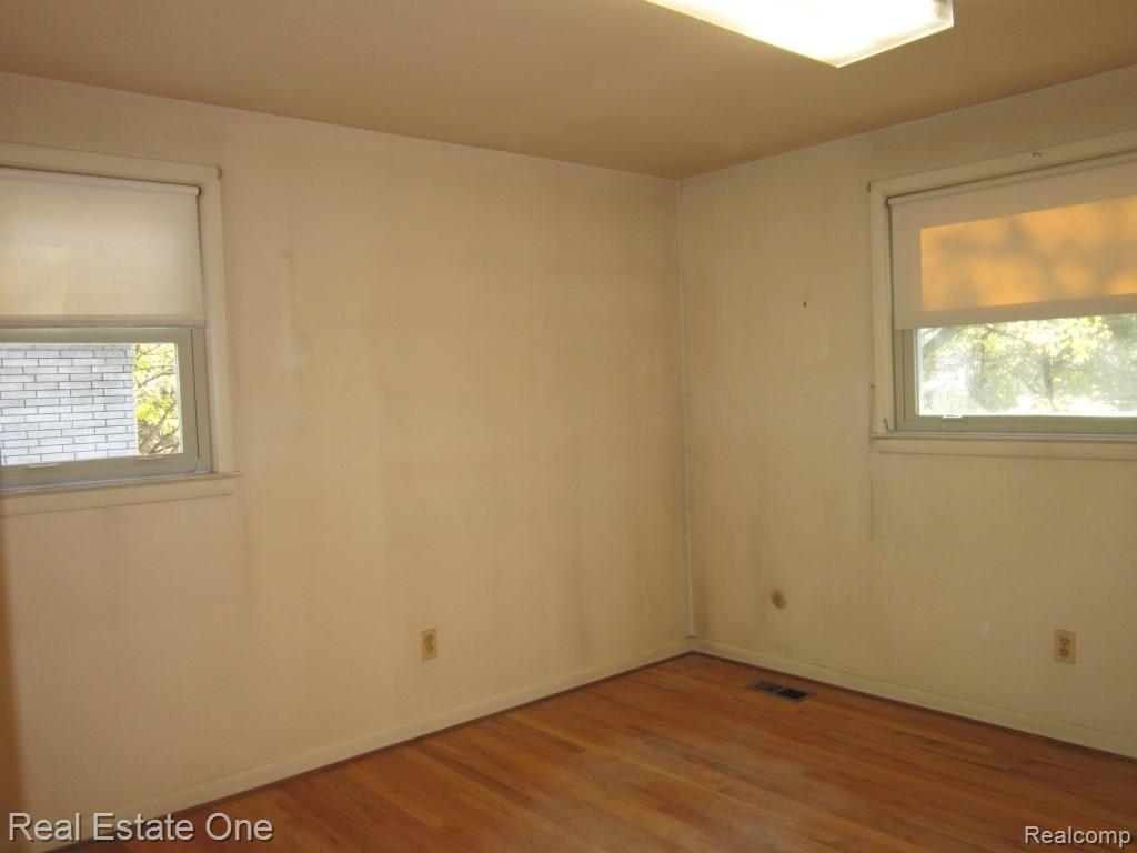 3775 Terrybrook Road West Bloomfield, MI 48322 - Photo 20 of 37 bedroom 4.JPG