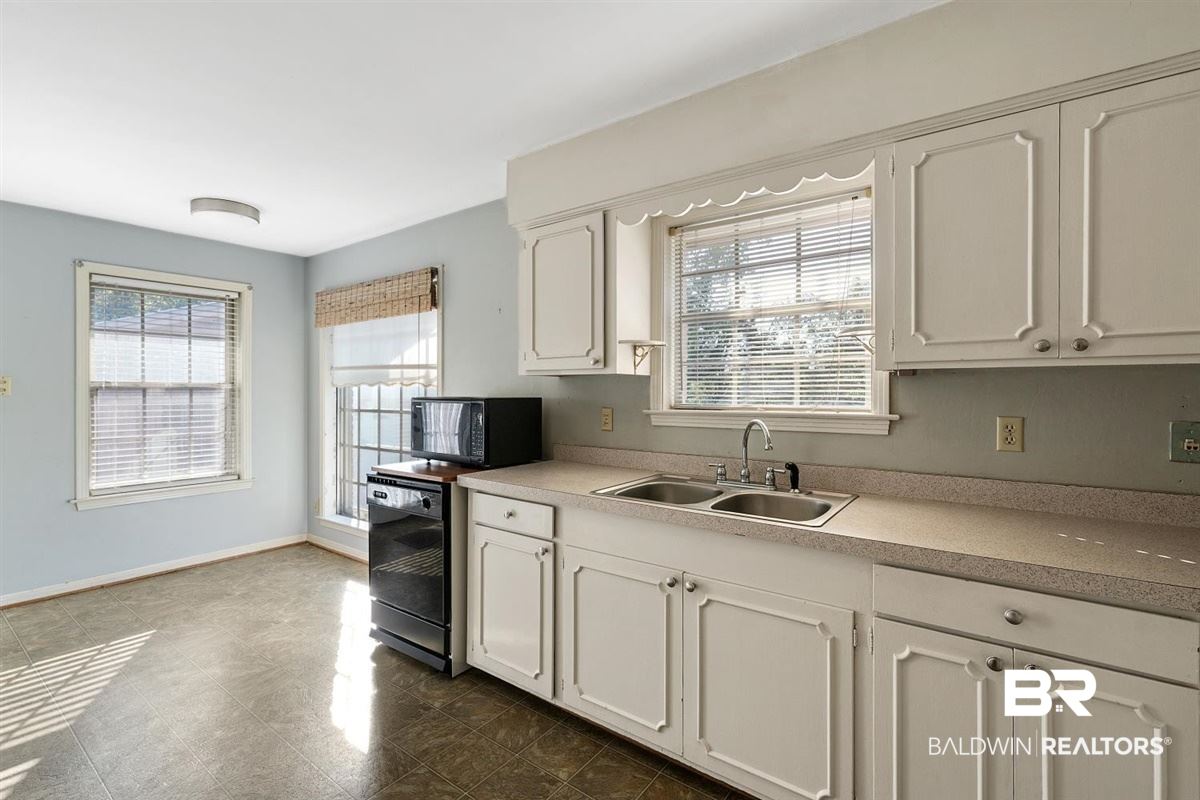 2713 Woodland Road Mobile, AL 36693 - Photo 7 of 23