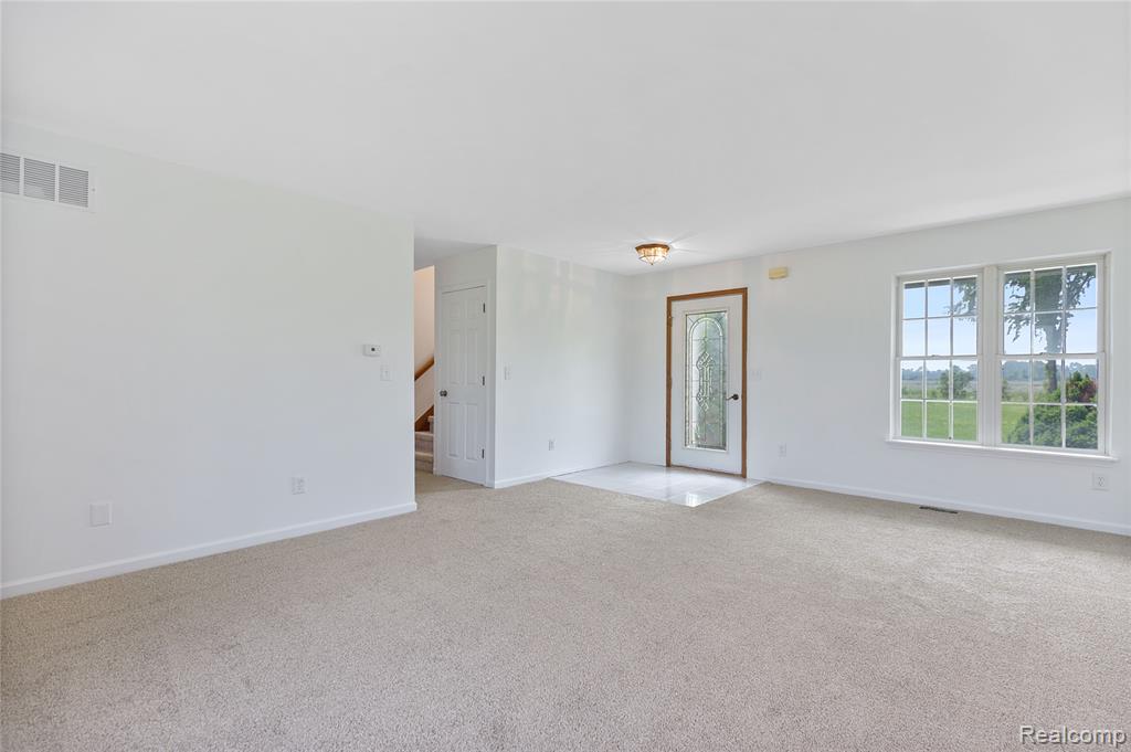 12172 Rynn Road Emmett, MI 48022 - Photo 4 of 38
