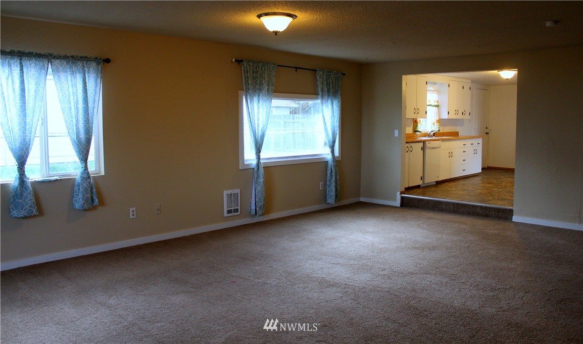18229 Corvallis Street Southwest Rochester, WA 98579 - Photo 4 of 21
