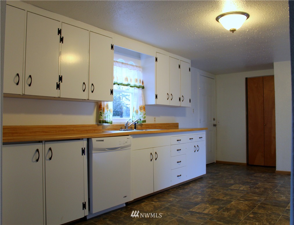18229 Corvallis Street Southwest Rochester, WA 98579 - Photo 5 of 21