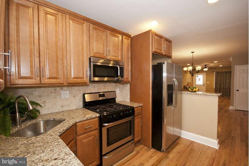 3707 Woodridge Road Baltimore, MD 21229 - Photo 3 of 18 Kitchen